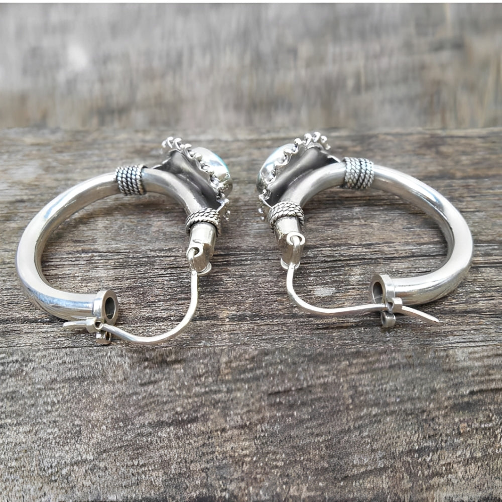 Damen-Ohrringe im Vintage-Stil mit stilvollen Schmuckstein-Akzenten