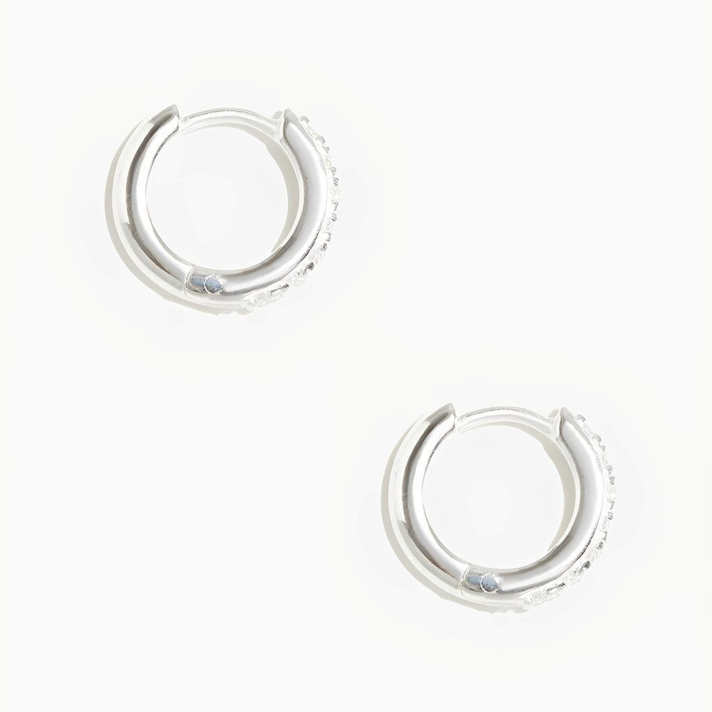 Cleo - Mikro Pave Silber Huggies