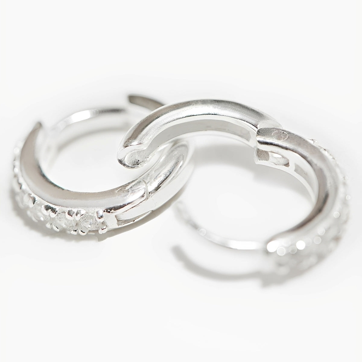 Cleo - Mikro Pave Silber Huggies