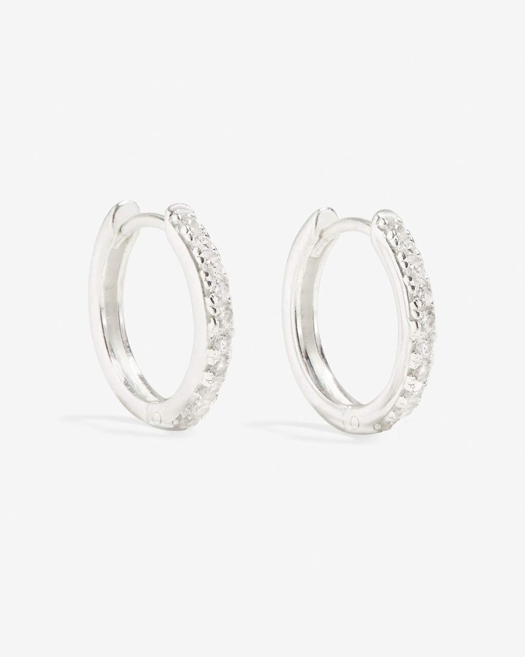 Manda - Kleine Pave Silber Huggies