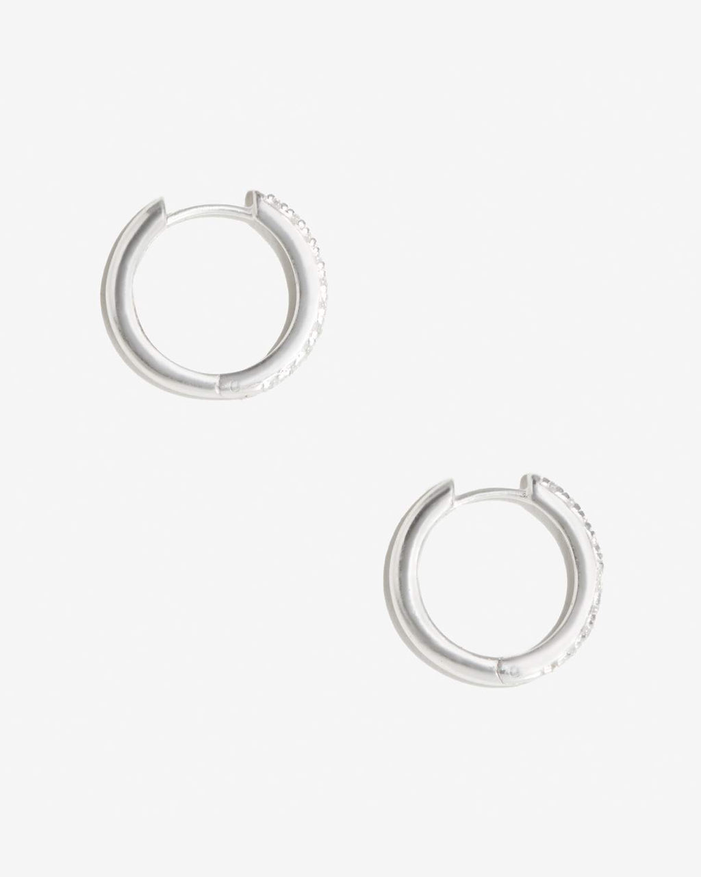 Manda - Kleine Pave Silber Huggies