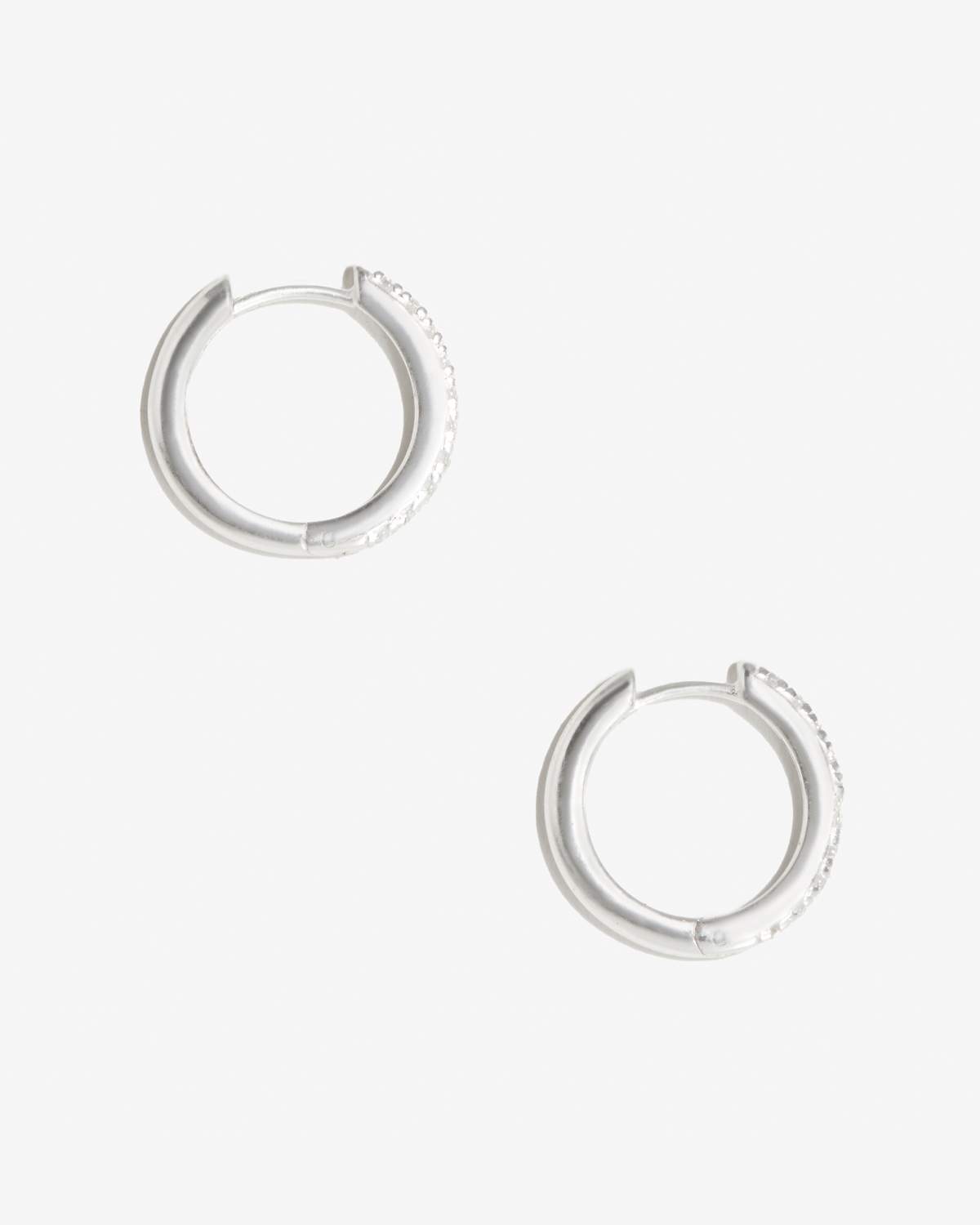 Manda - Kleine Pave Silber Huggies