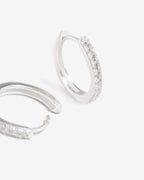 Manda - Kleine Pave Silber Huggies