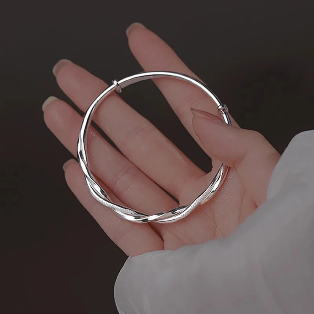 Anpassbarer Damen Armreif mit gedrehtem Design