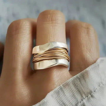 Elara – Ring mit zweifarbigen Glanz