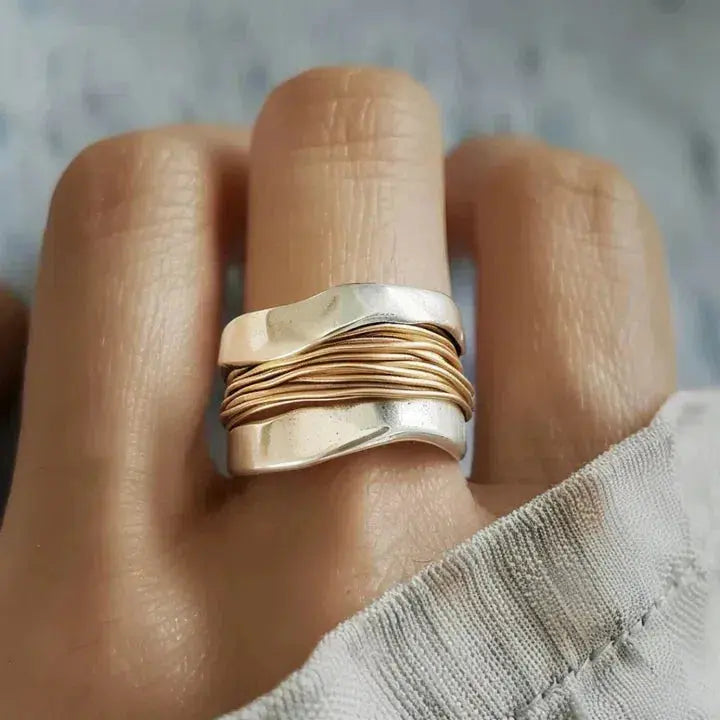 Elara – Ring mit zweifarbigen Glanz