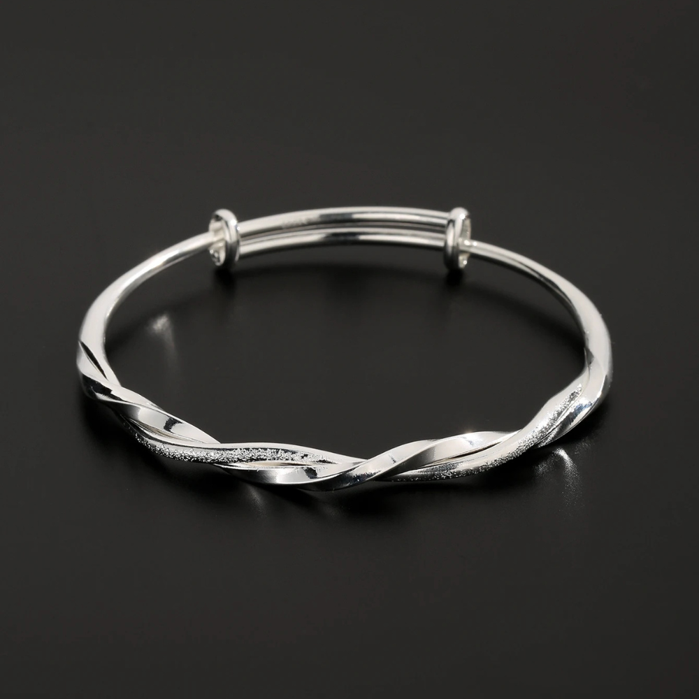 Anpassbarer Damen Armreif mit gedrehtem Design