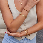 Lily – Goldener Armreif