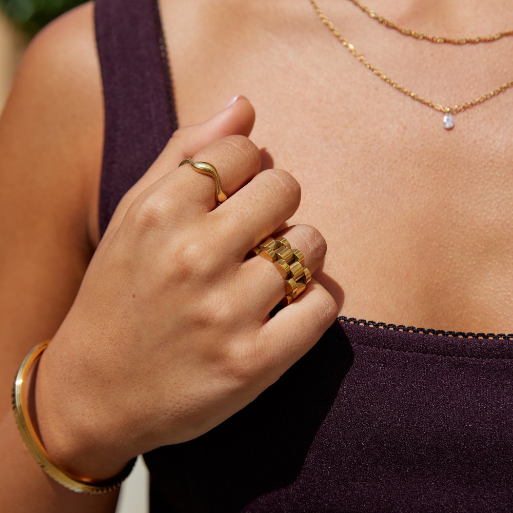 Tarah – Wellenring aus 18K Gold