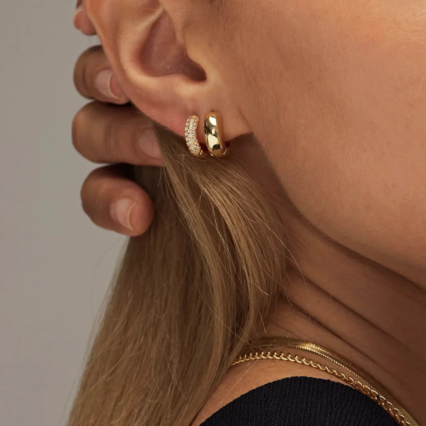 Keira – Breite Goldene Kreolen