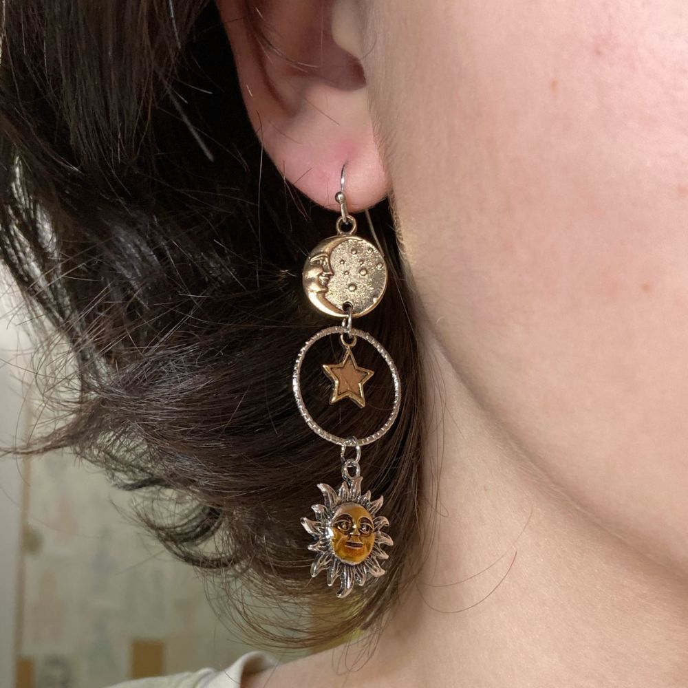 Damen Ohrringe im Mismatch Design mit Sonne und Mond (Paar)