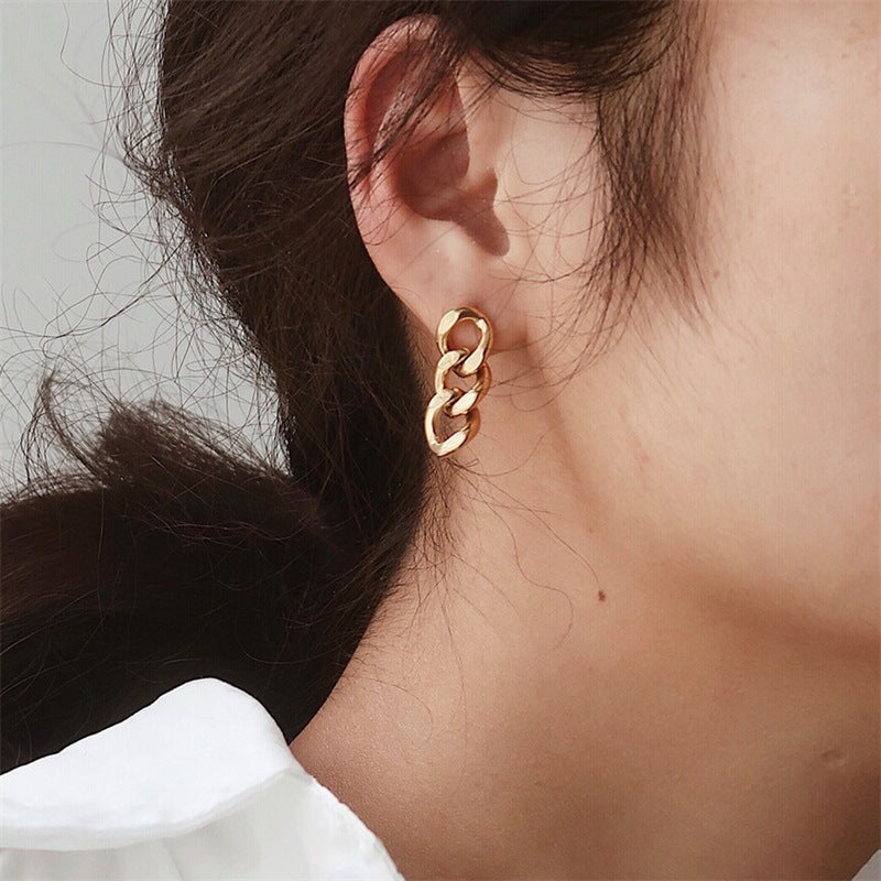 Lee - Ohrringe mit Kettendesign in Gold