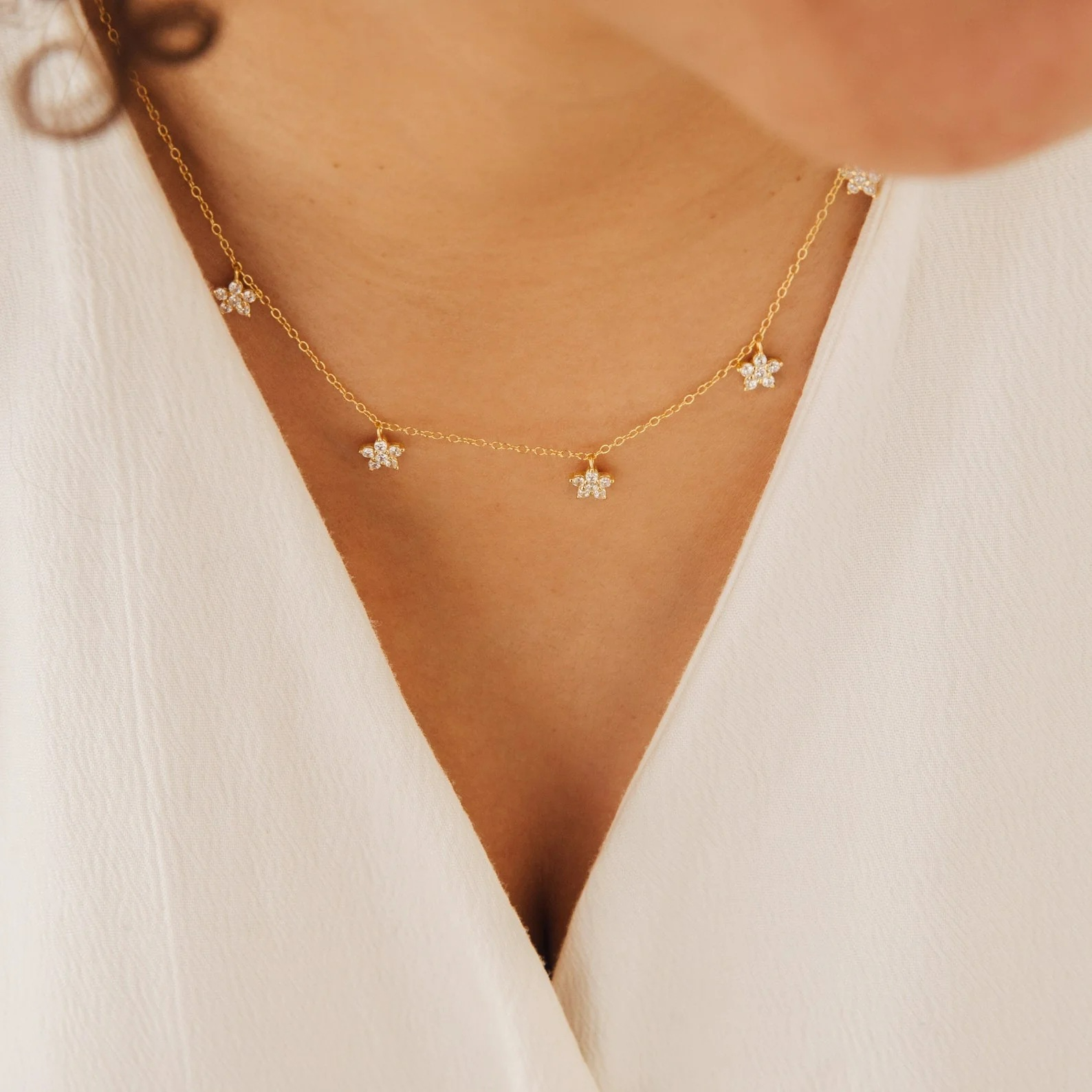 Filigrane Diamant-Blumen-Halskette