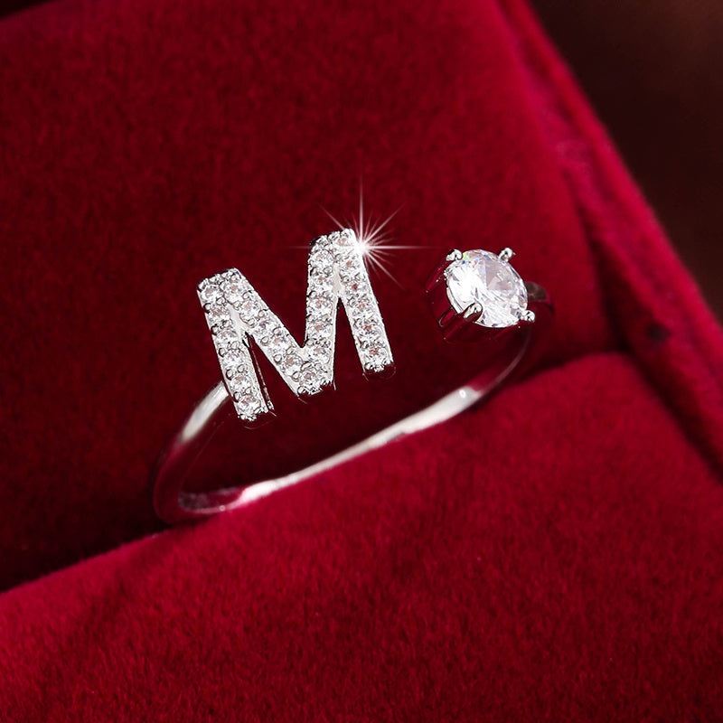 Nova – Moderner offener Ring mit Initiale