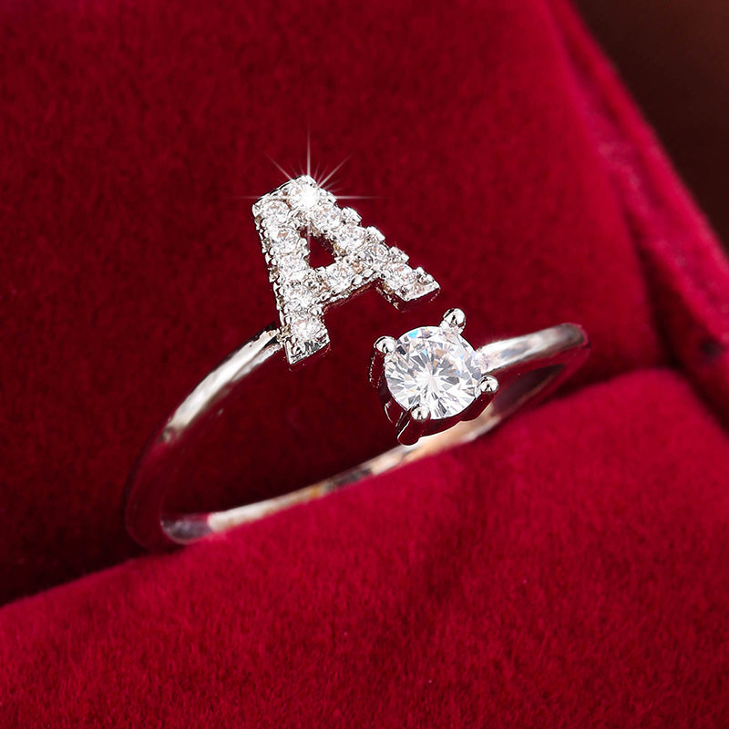 Nova – Moderner offener Ring mit Initiale