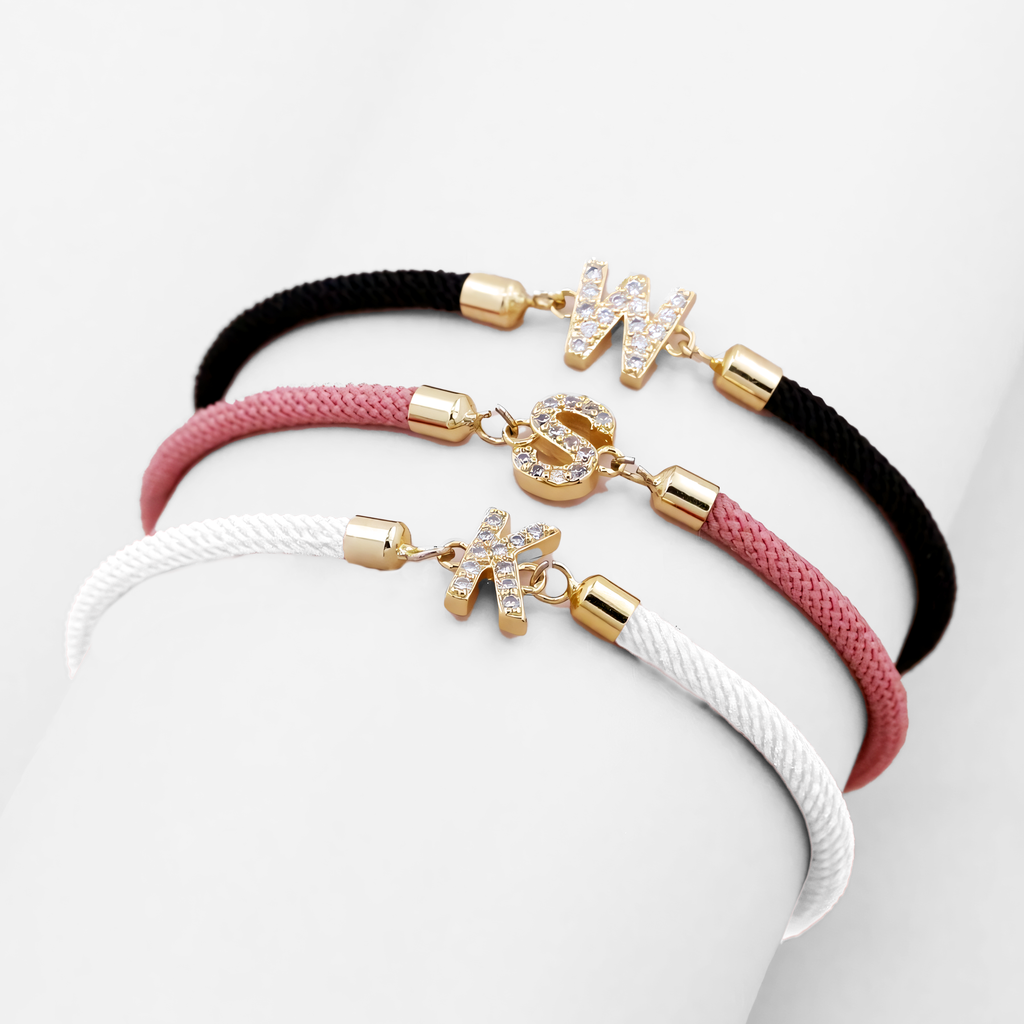 Calla – Verstellbares Armband mit gravierter Initiale