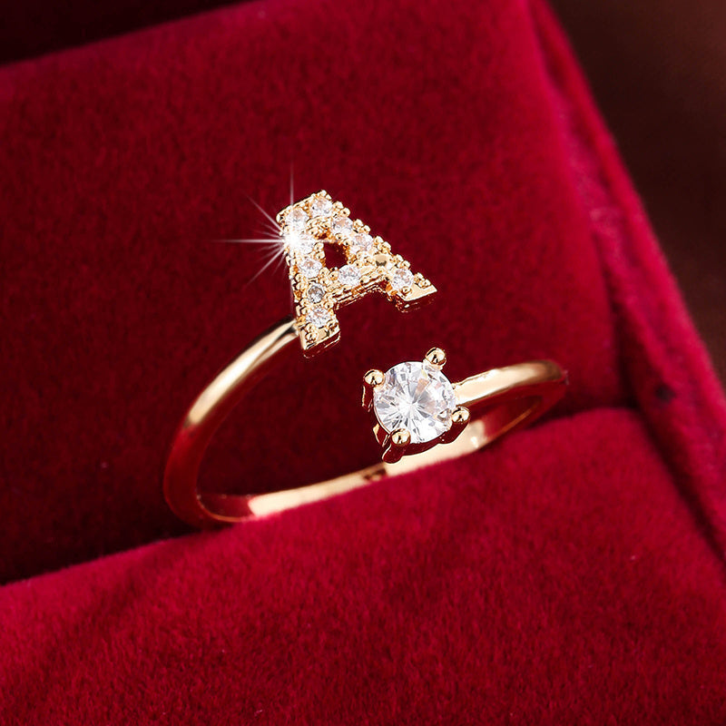Nova – Moderner offener Ring mit Initiale