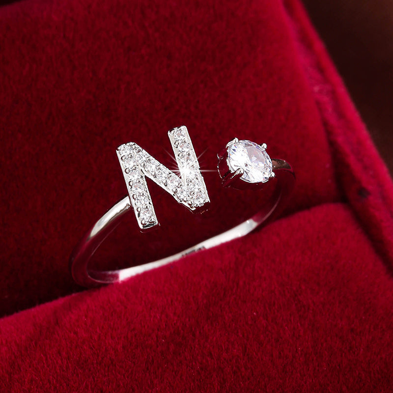 Nova – Moderner offener Ring mit Initiale