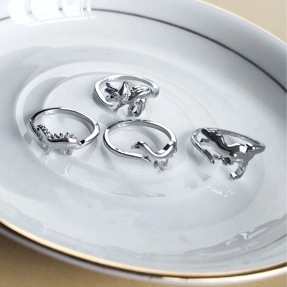 Anpassbarer Dinosaurier Ring mit offenem Design