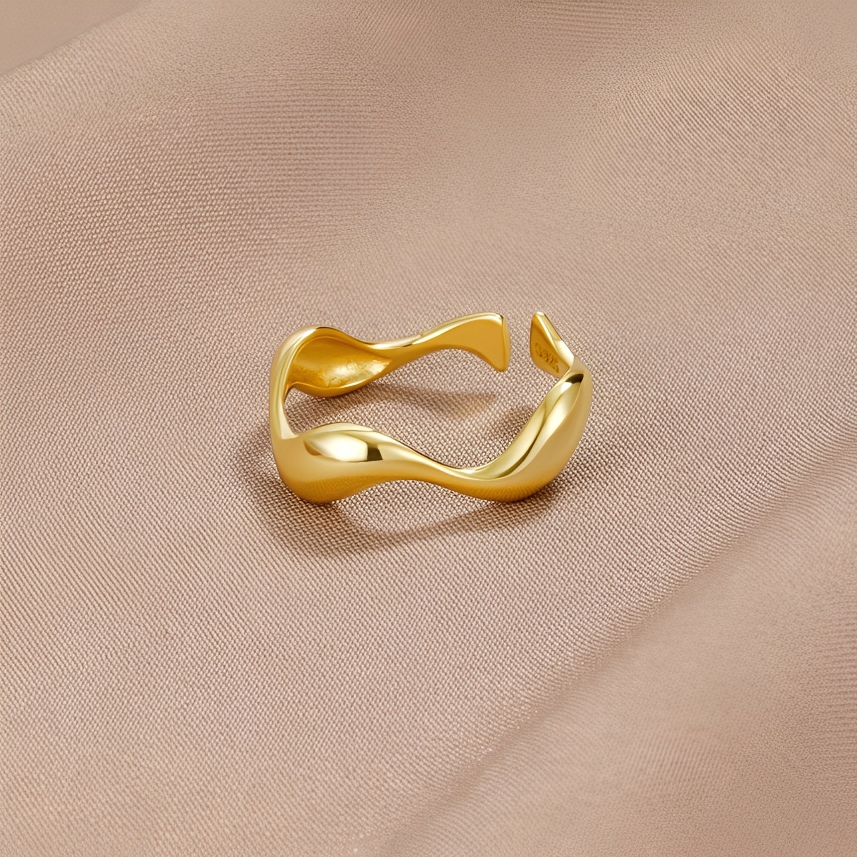 Tarah – Wellenring aus 18K Gold