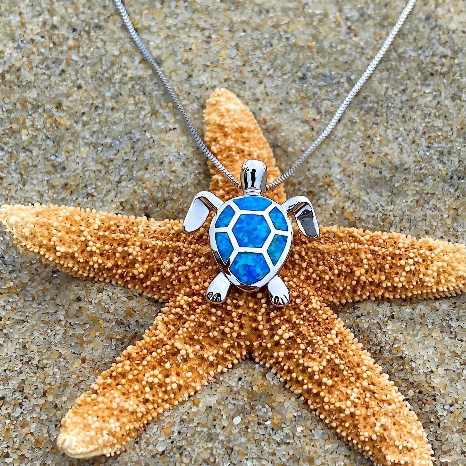 Kailea – Schmuckset Schildkröte aus Opal und Silber (Halskette + Ohrringe)