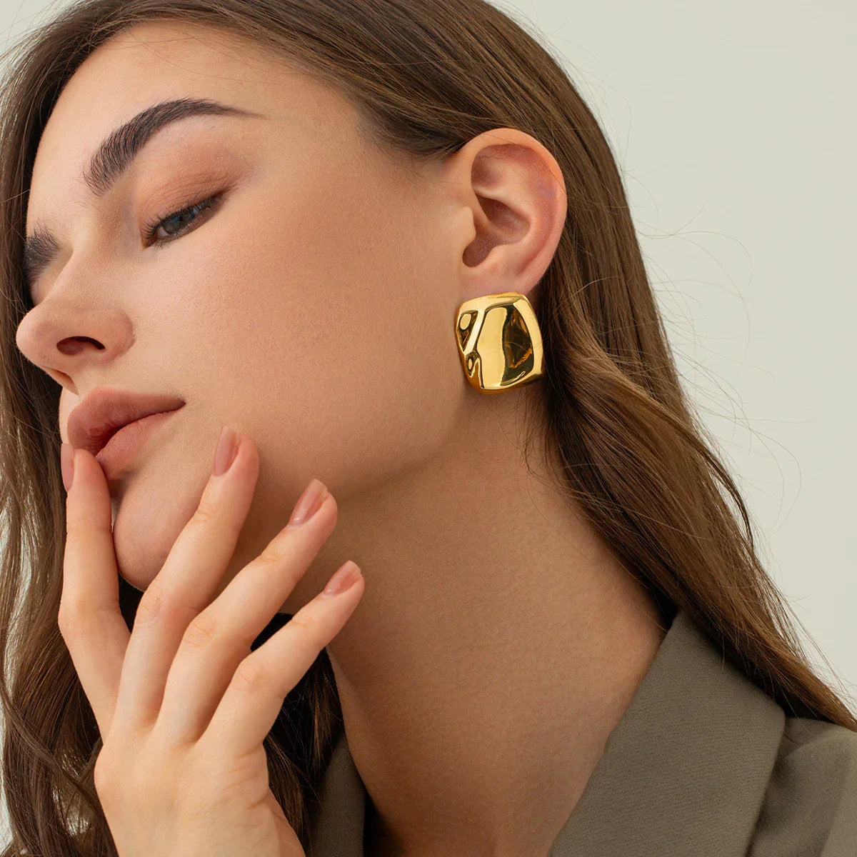 Poppy - Quadratische Ohrringe in Gold