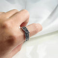 Xenia – Ring mit Engelsflügeln im Punk-Retro-Stil