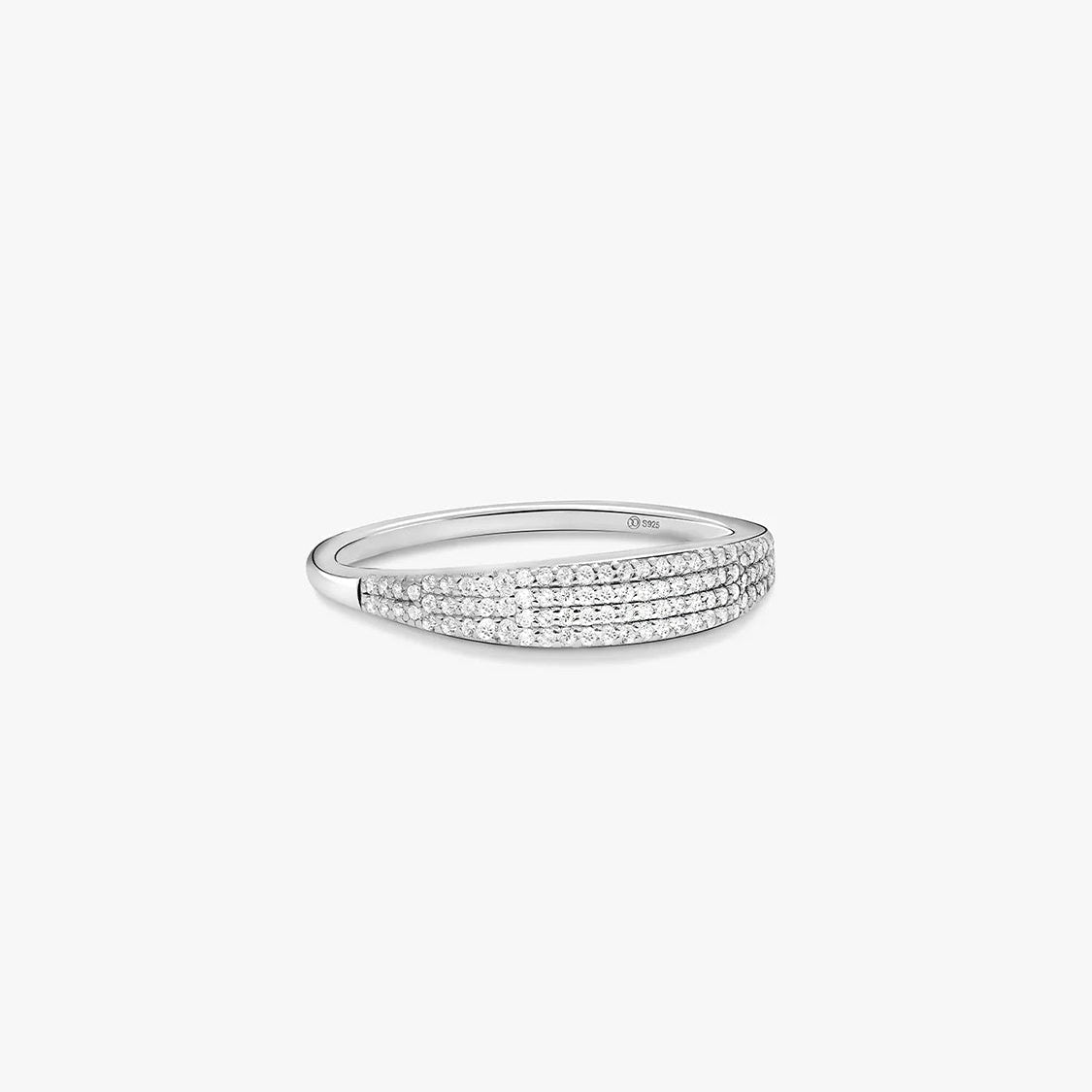 Damen Siegelring mit Pavé-Steinbesatz und klarer Ringsilhouette