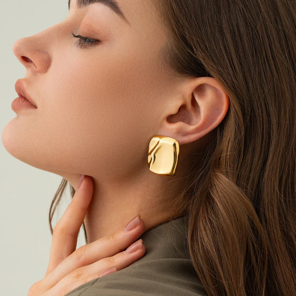 Poppy - Quadratische Ohrringe in Gold