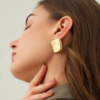 Poppy - Quadratische Ohrringe in Gold