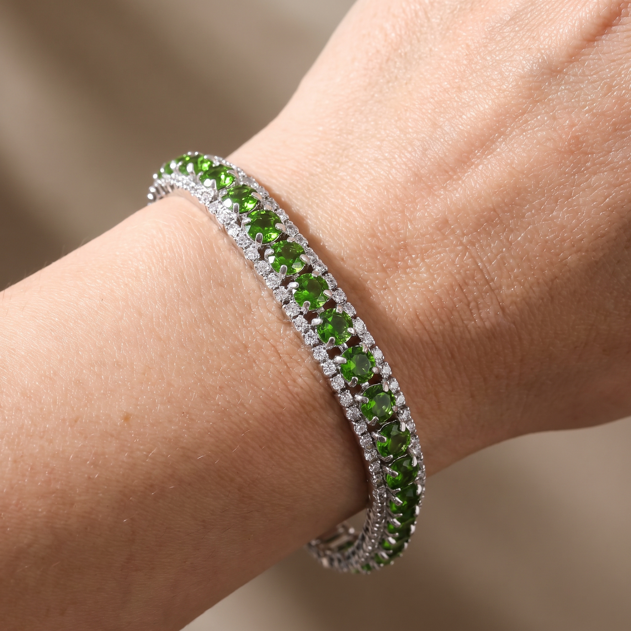Janna – Goldenes Armband mit Natürlich Schimmer