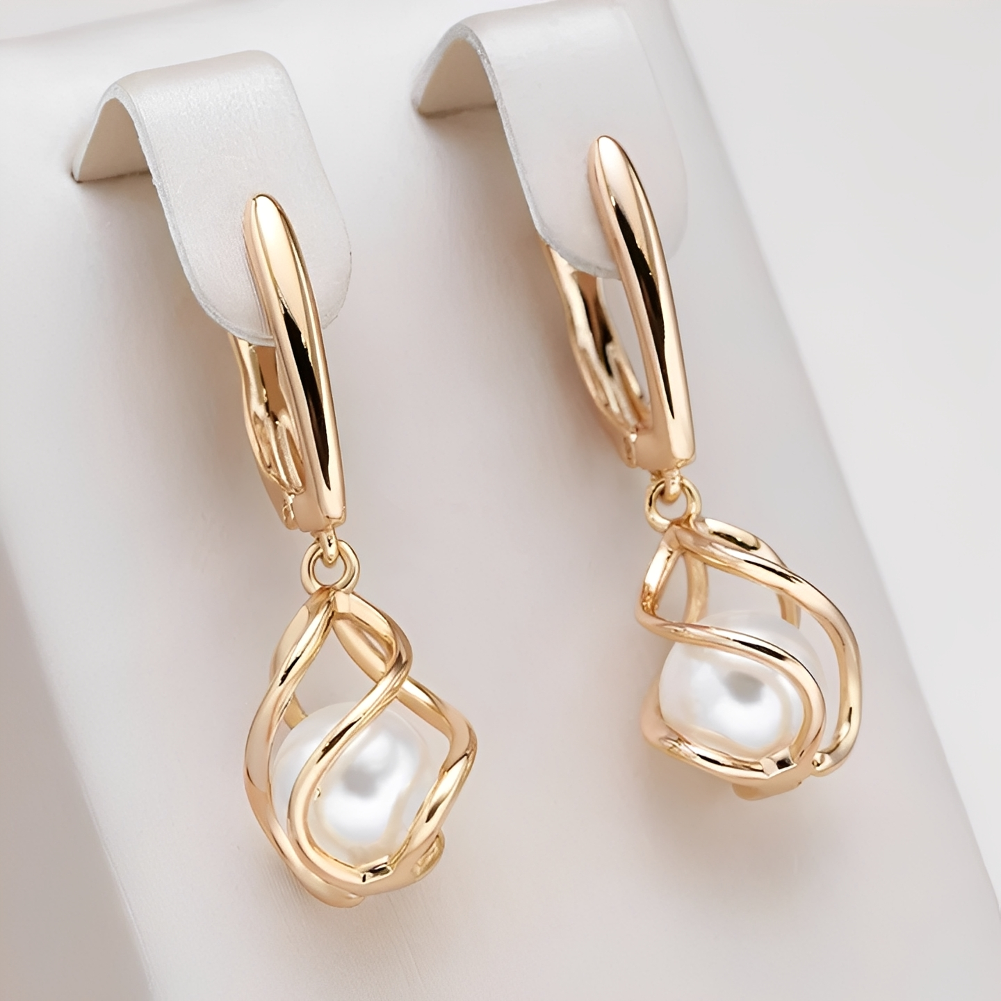 Elena – Stilvolle Perlenohrringe in Gold