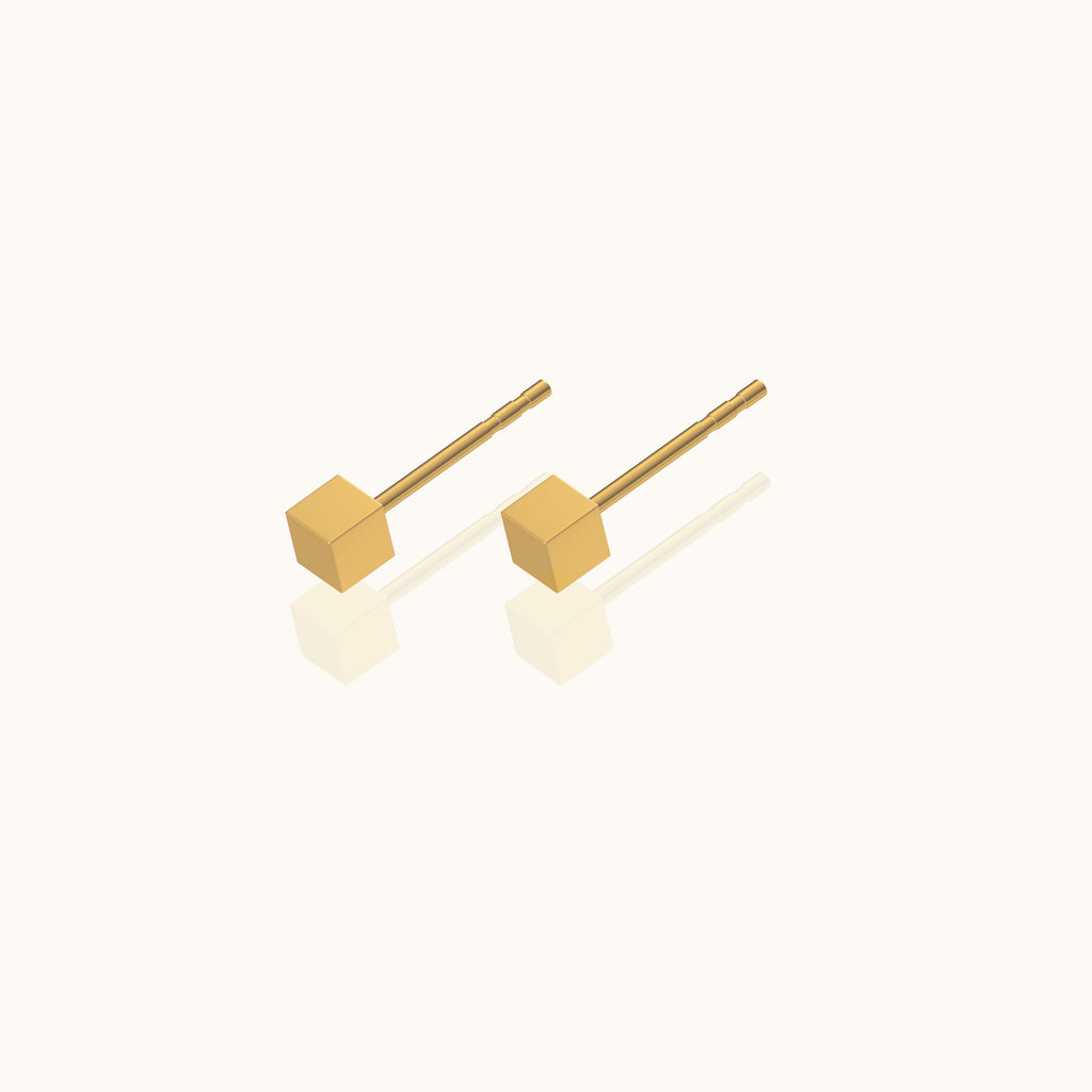 Yasuko - Würfelförmige Ohrstecker in minimalistischer Ausführung