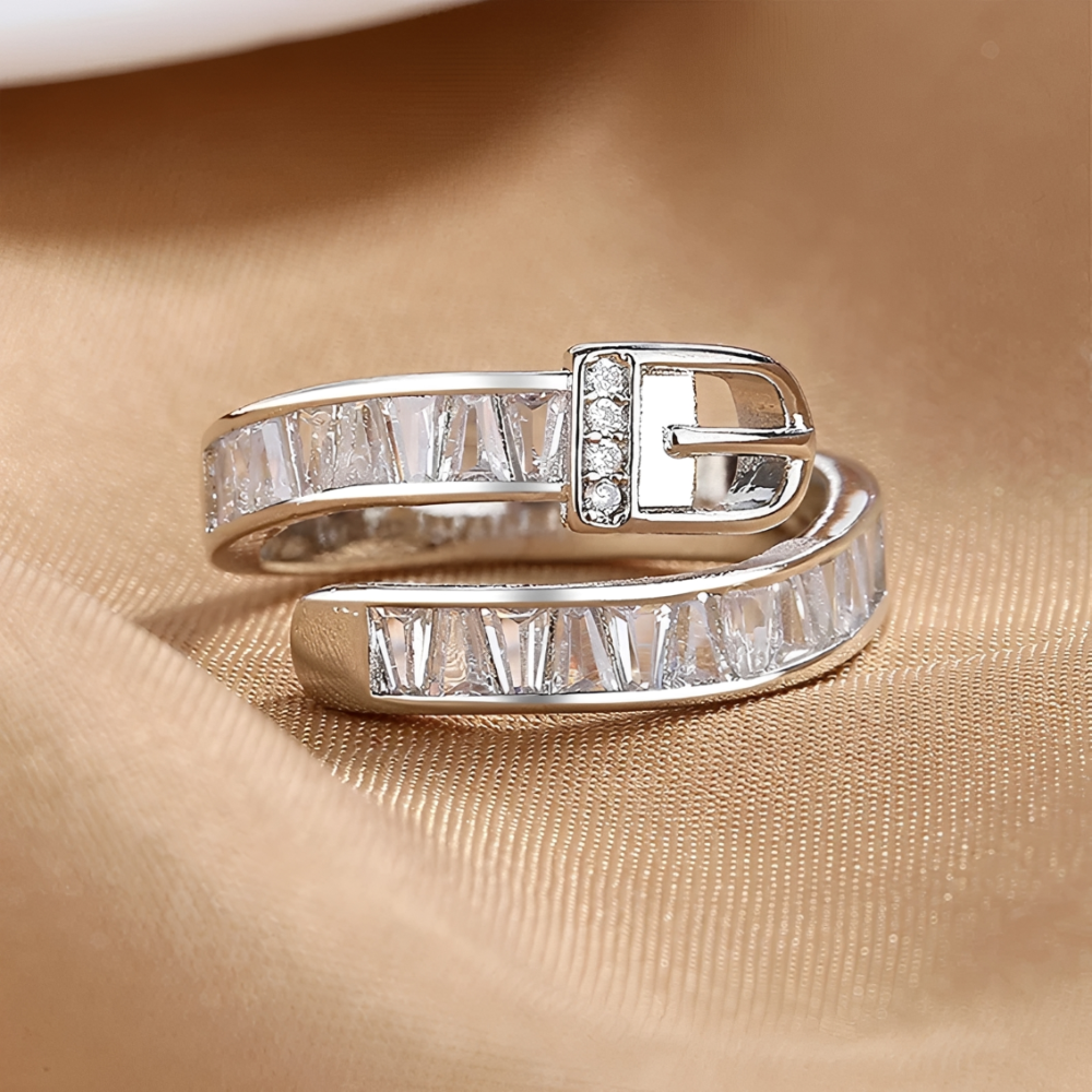Damen verstellbarer Wickelring mit Gurtverschluss-Design und Steindetails