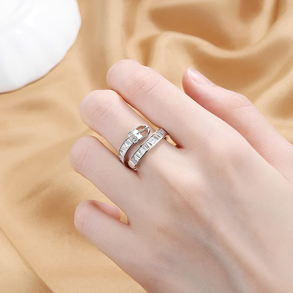 Damen verstellbarer Wickelring mit Gurtverschluss-Design und Steindetails