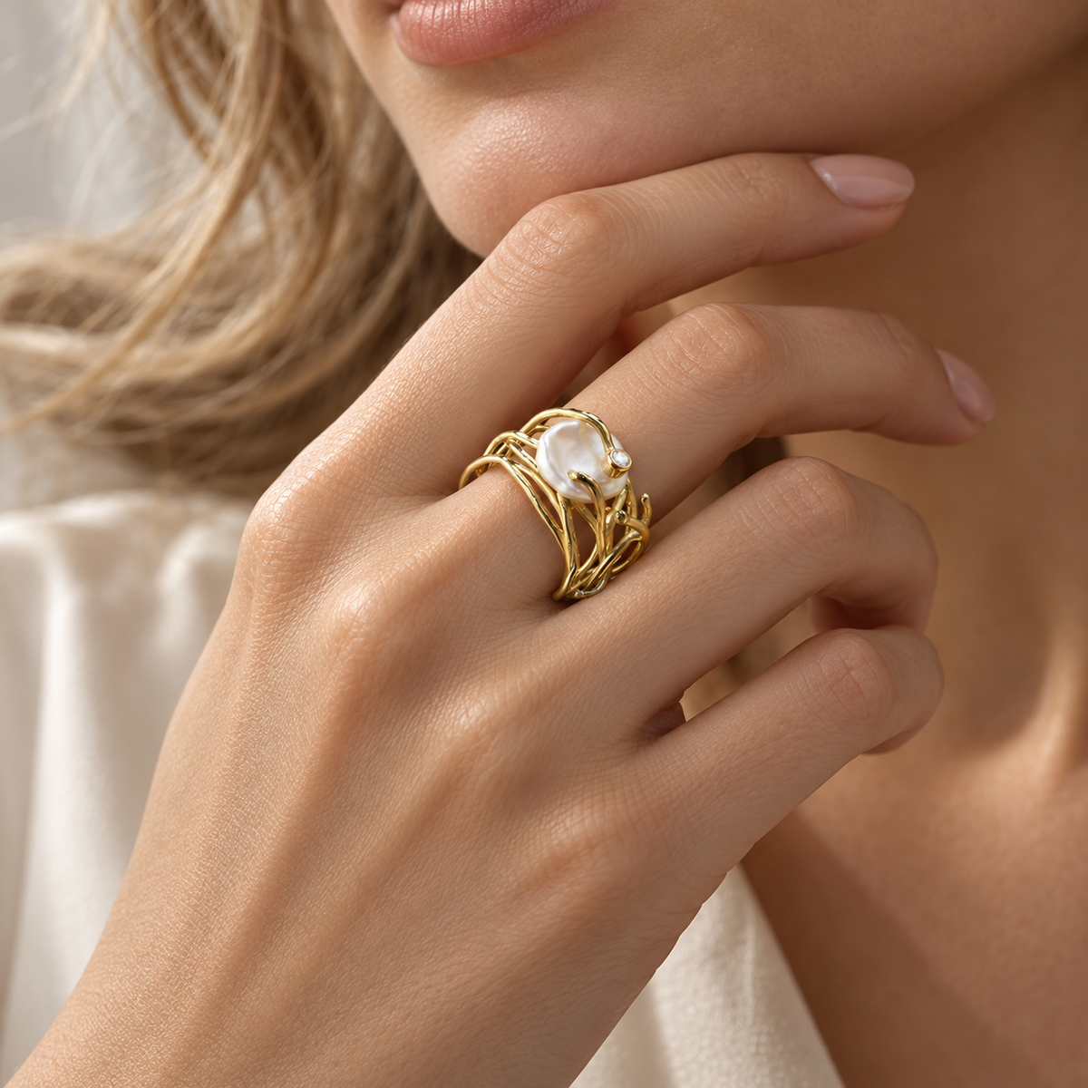 Dünner Ring für Damen mit rundem Schmuckakzent