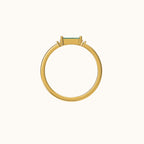 Fen - Zarter Baguette-Ring mit grünem Zirkonia