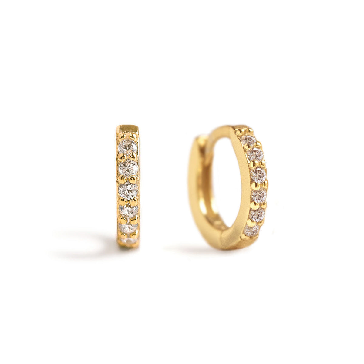 Pavé – Elegante Huggie-Ohrringe