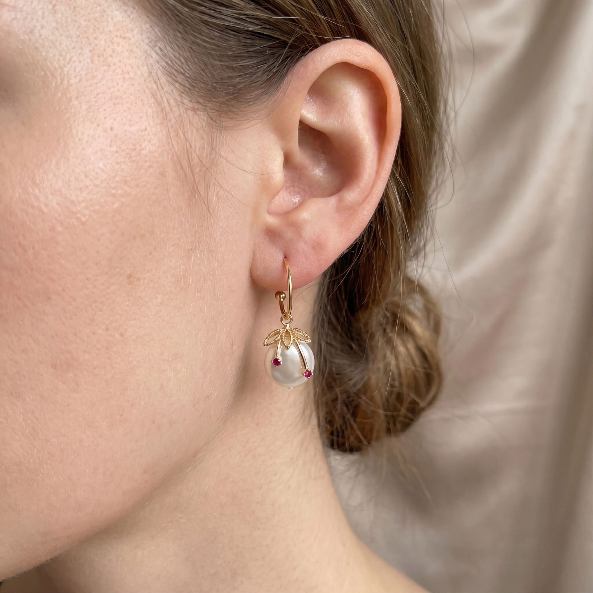 Cléa – Vintage Kirsche Ohrringe in Gold und Perle