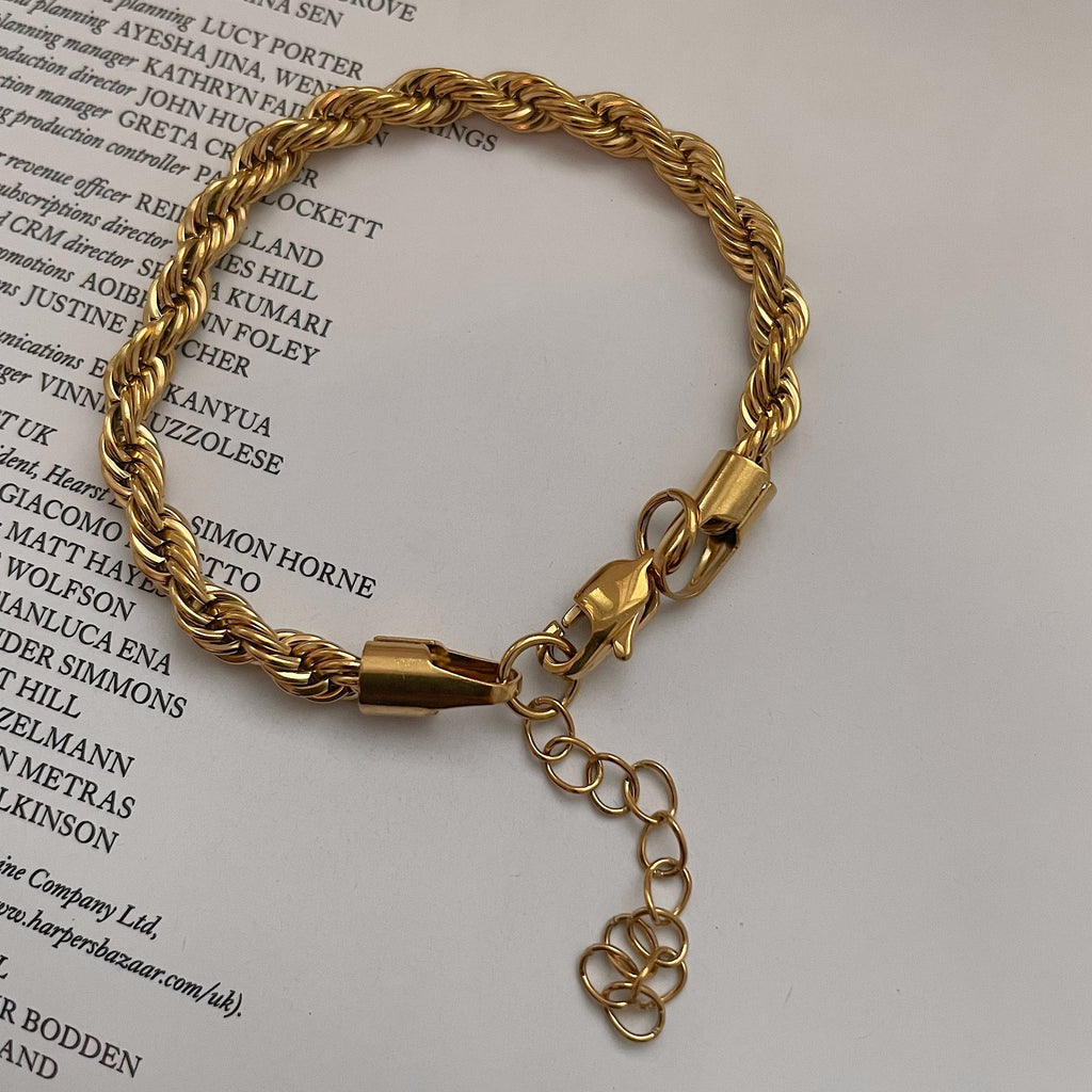 Mila – Gedrehtes Armband aus rostfreiem Stahl