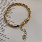 Mila – Gedrehtes Armband aus rostfreiem Stahl
