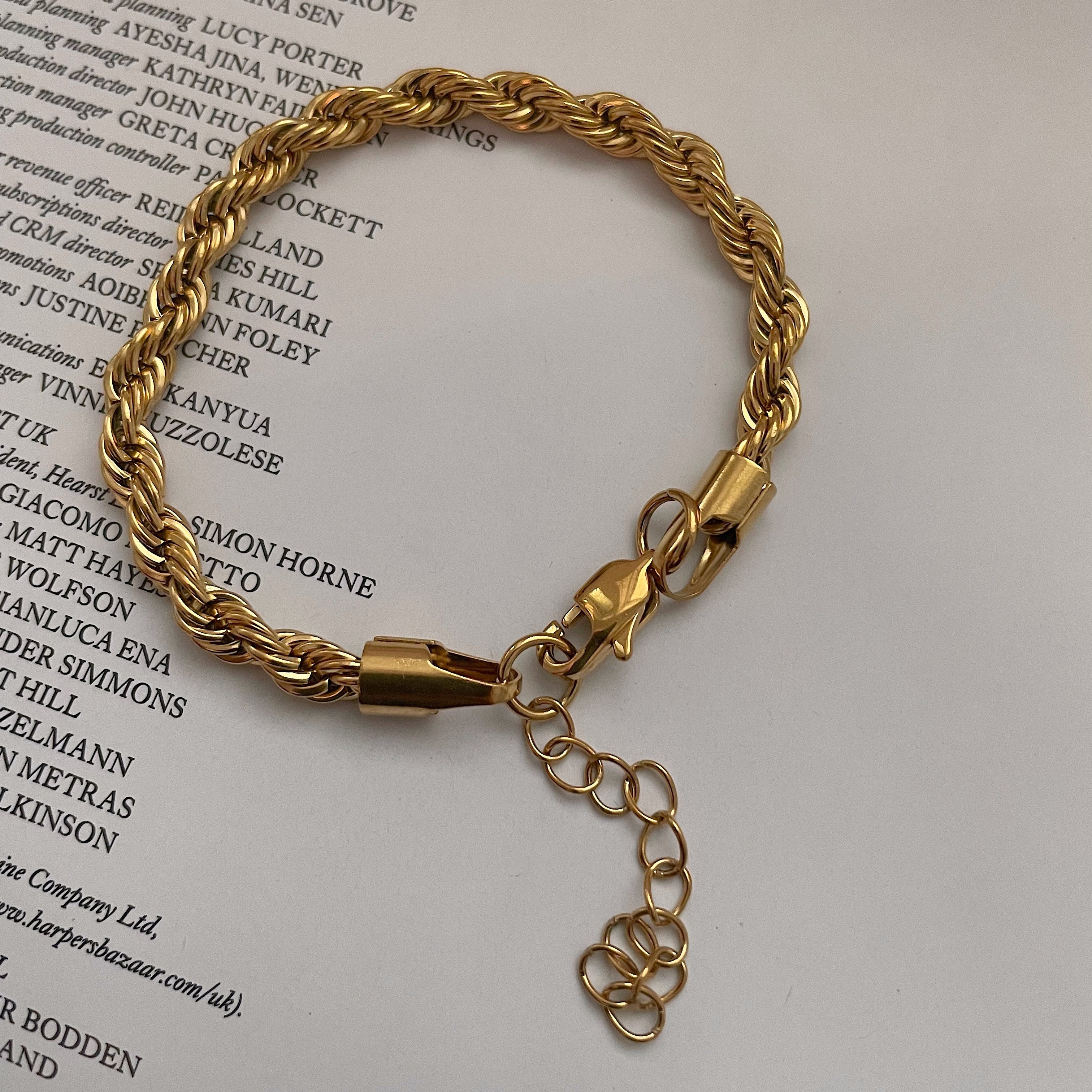 Mila – Gedrehtes Armband aus rostfreiem Stahl
