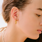 Lee - Ohrringe mit Kettendesign in Gold