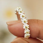 Charlie – Verstellbarer Ring aus Silber mit handbemaltem Gänseblümchen