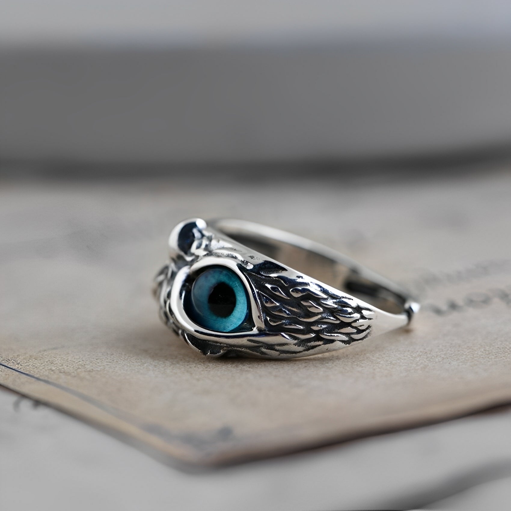 Niva – Verstellbarer Glücksbringer-Ring in Silber und Opal