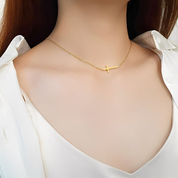 Nelly – Kette mit Minimalistischem Kreuz