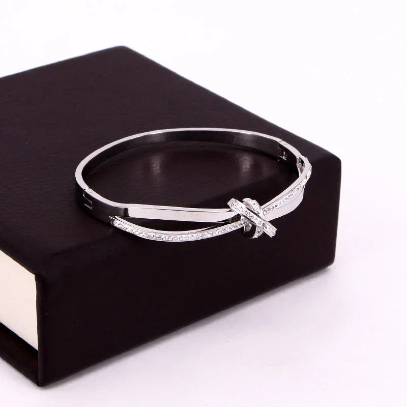 Dalia – Armreif mit elegantem Knoten