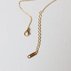 Nelly – Kette Minimalistisches Kreuz Gold