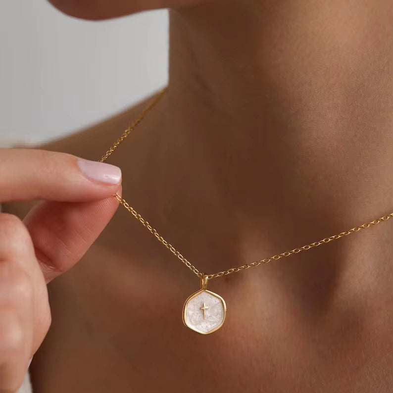 Damen Medaillon-Anhängerkette mit Kreuzmotiv und strukturiertem Design