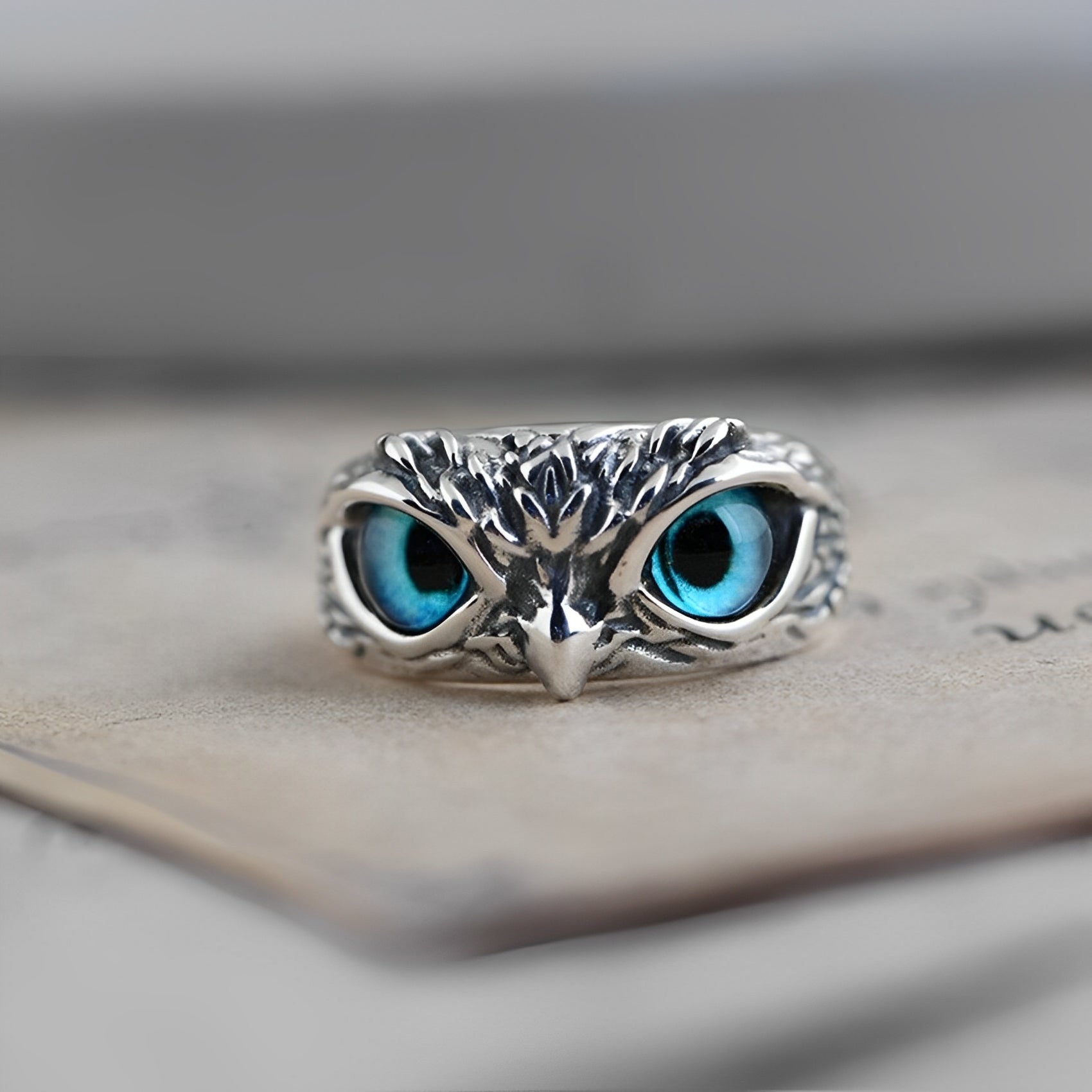 Niva – Verstellbarer Glücksbringer-Ring in Silber und Opal